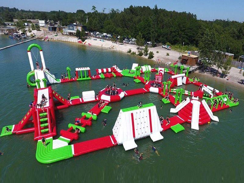 How to Choose the Right Commercial Inflatable Water Park Manufacturer?